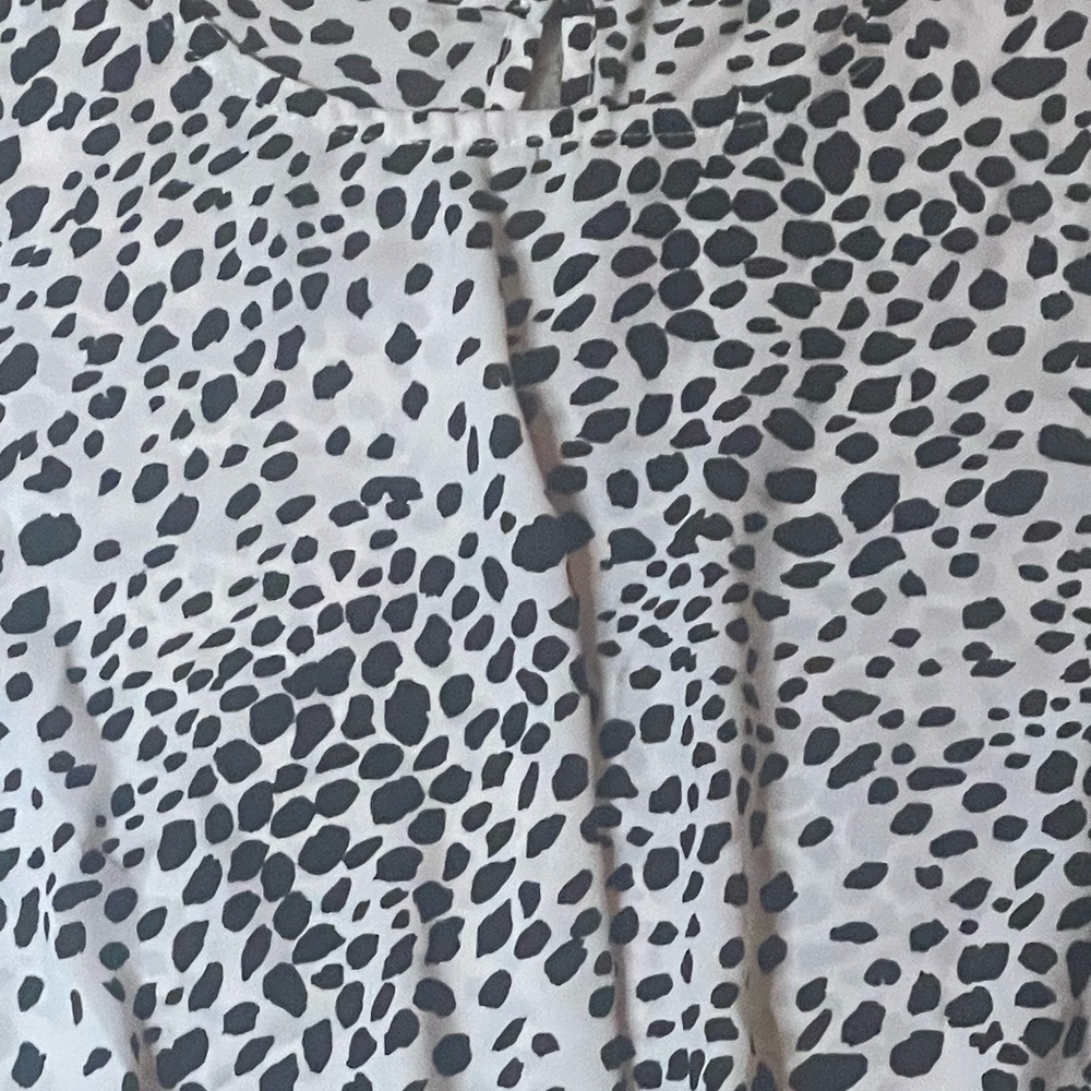 ADRIANNA‎ PAPELL Animal Print Shirt Medium Woman’s Black White Spring Summer - Picture 6 of 6